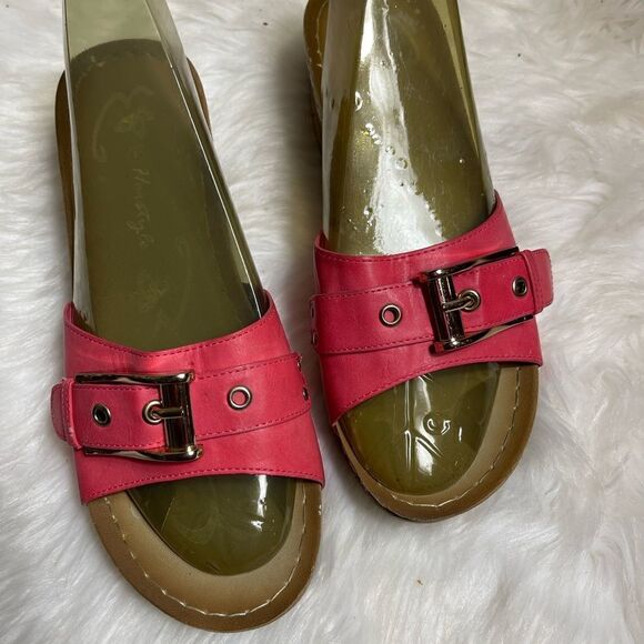 Herstyle coral slip on wedge sandals with gold tone buckle and accents size 11 - Picture 3 of 10